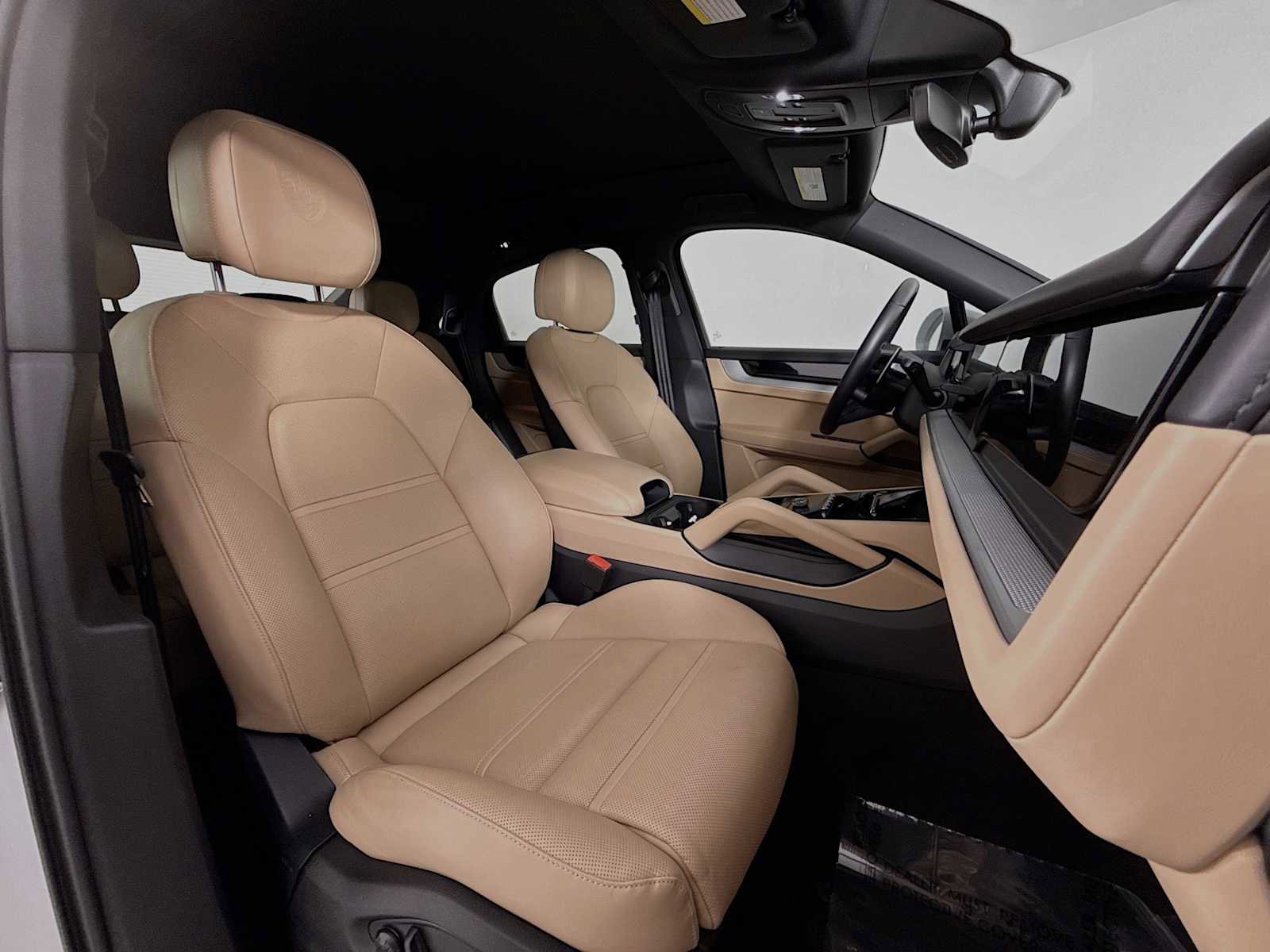 Certified 2025 Porsche Cayenne Coupe image 28