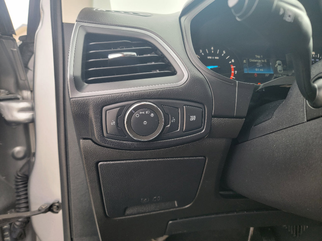 Used 2020 Ford Edge SE image 14