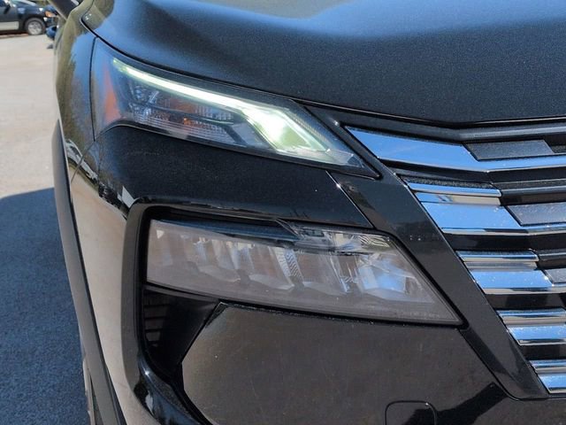 Used 2025 Nissan Rogue SV AWD/4WD image 12