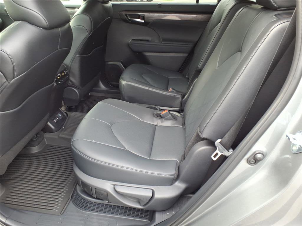 New 2026 Toyota Highlander Platinum AWD/4WD image 5