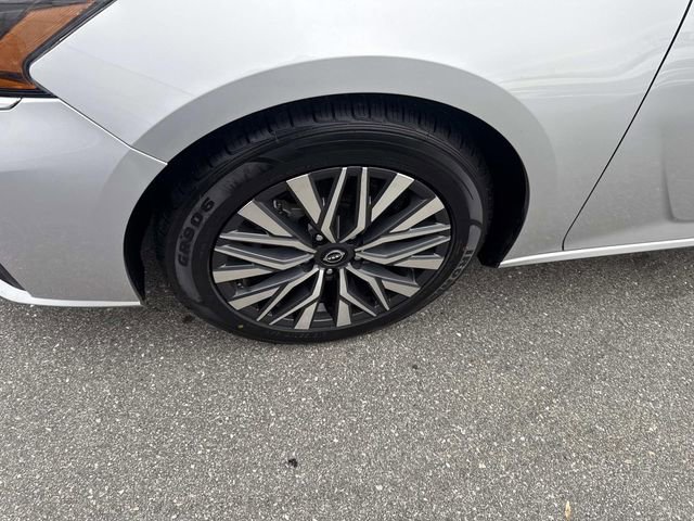 Used 2024 Nissan Altima 2.5 SV image 14