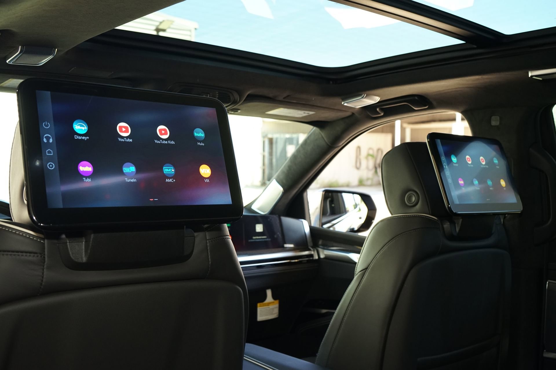 Used 2026 Cadillac Escalade V AWD/4WD image 23
