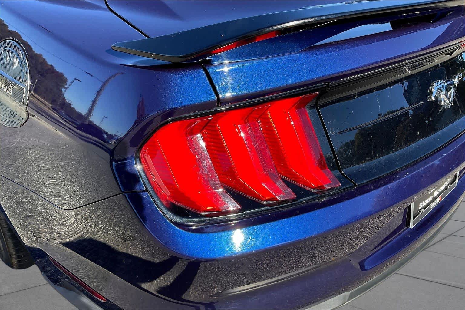 Used 2018 Ford Mustang Coupe w/ Equipment Group 101A RWD image 26