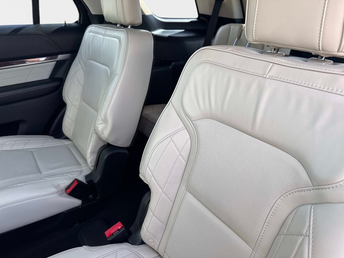 Used 2019 Ford Explorer Platinum AWD/4WD image 13