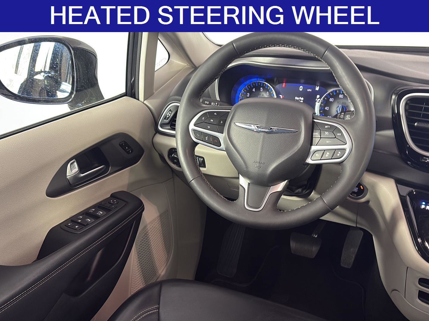 Used 2024 Chrysler Pacifica Touring-L image 15
