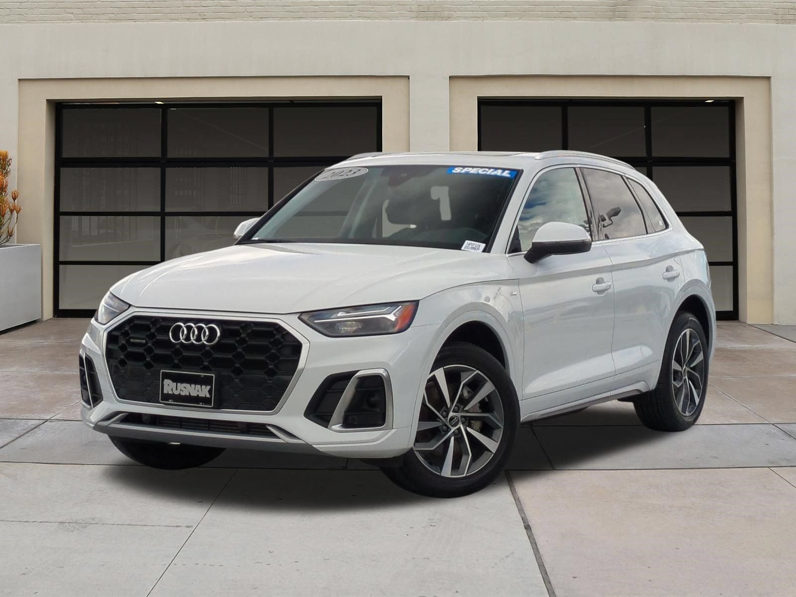 Used 2023 Audi Q5 2.0T Premium w/ Convenience Package AWD/4WD image 3