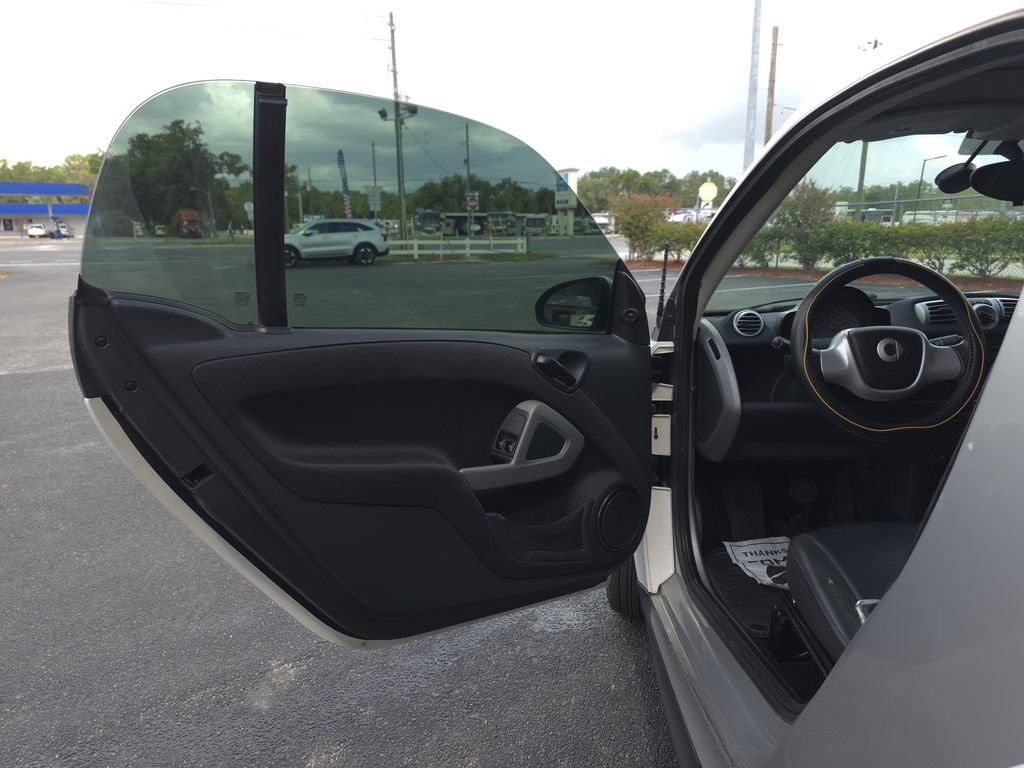 Used 2013 smart fortwo pure RWD image 9
