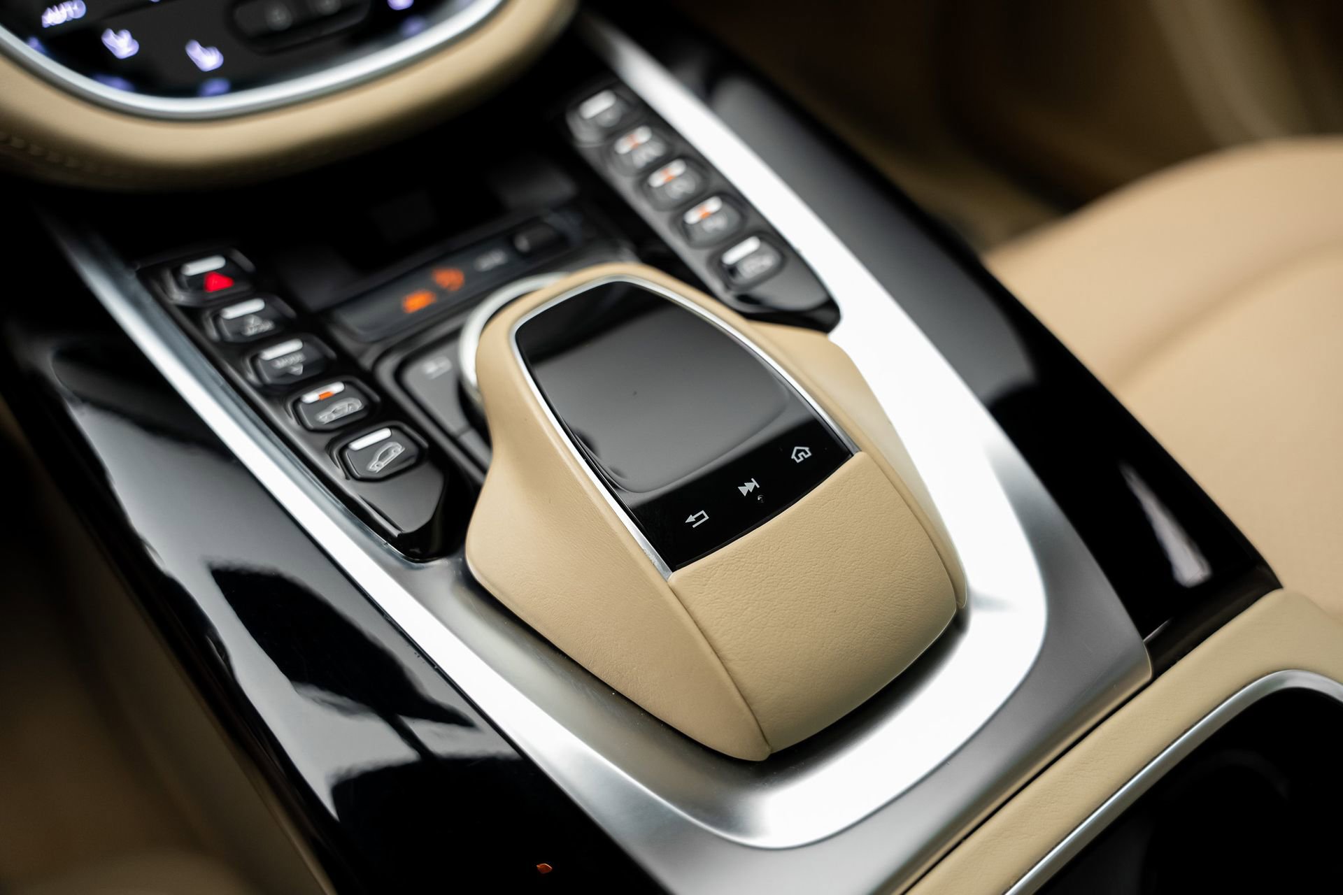 Used 2021 Aston Martin DBX AWD/4WD image 50