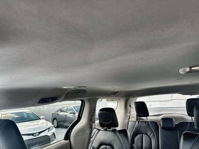 Used 2024 Chrysler Pacifica Touring-L image 16