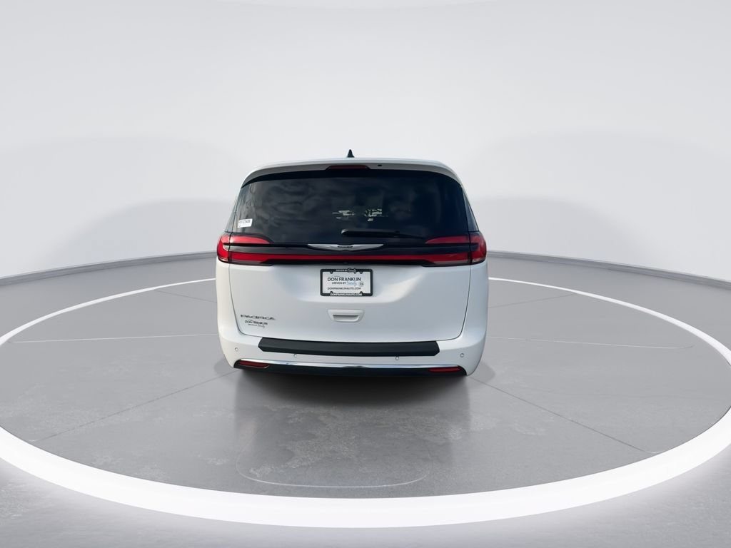 Used 2024 Chrysler Pacifica Touring-L FWD image 7