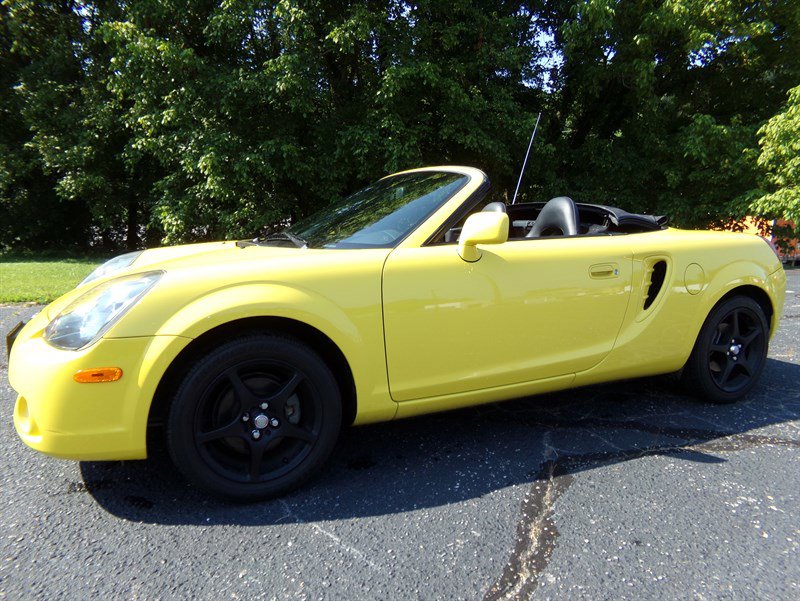 Used 2004 Toyota MR2 image 1