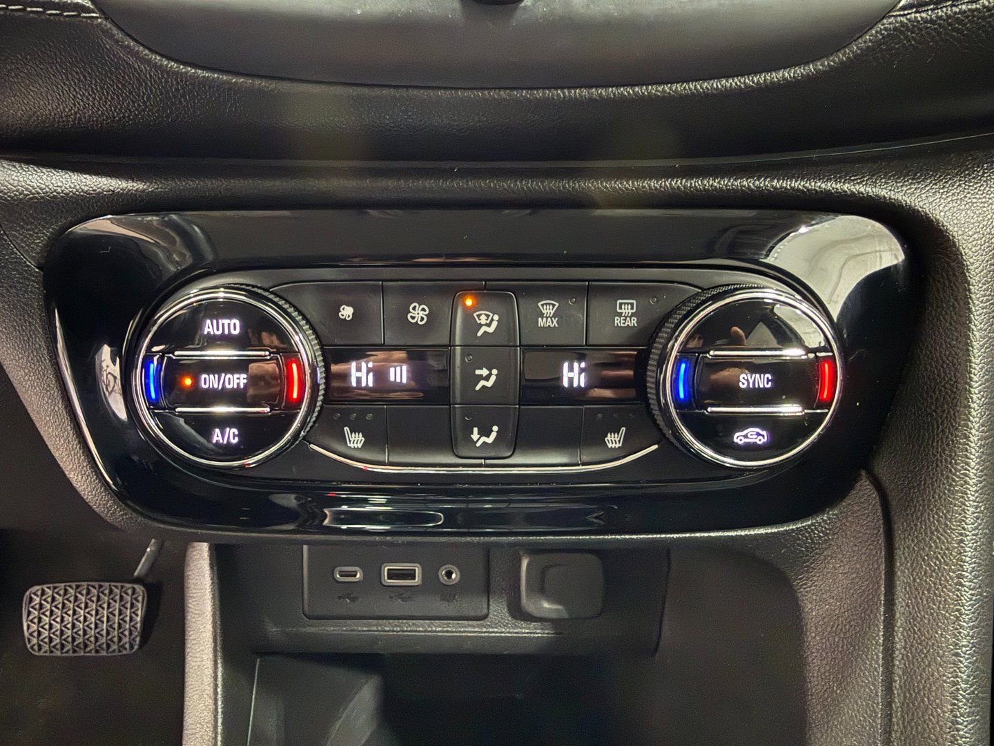 Used 2021 Buick Encore GX Select image 17