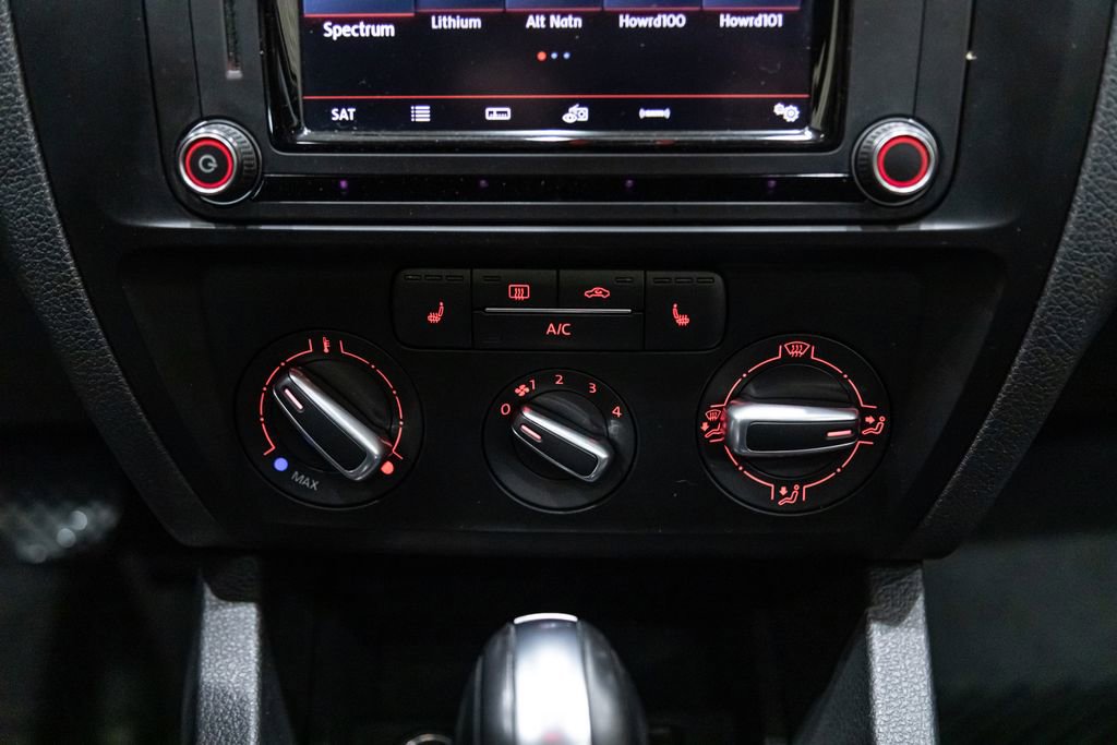 Used 2018 Volkswagen Jetta SE FWD image 19