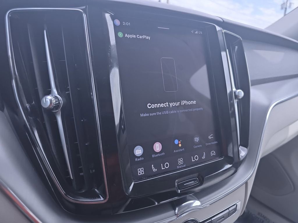 Used 2023 Volvo XC60 B5 Core image 25