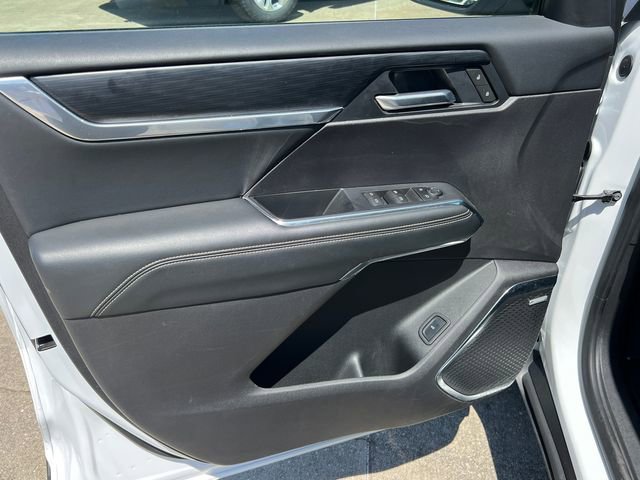 Used 2025 GMC Acadia Elevation image 11