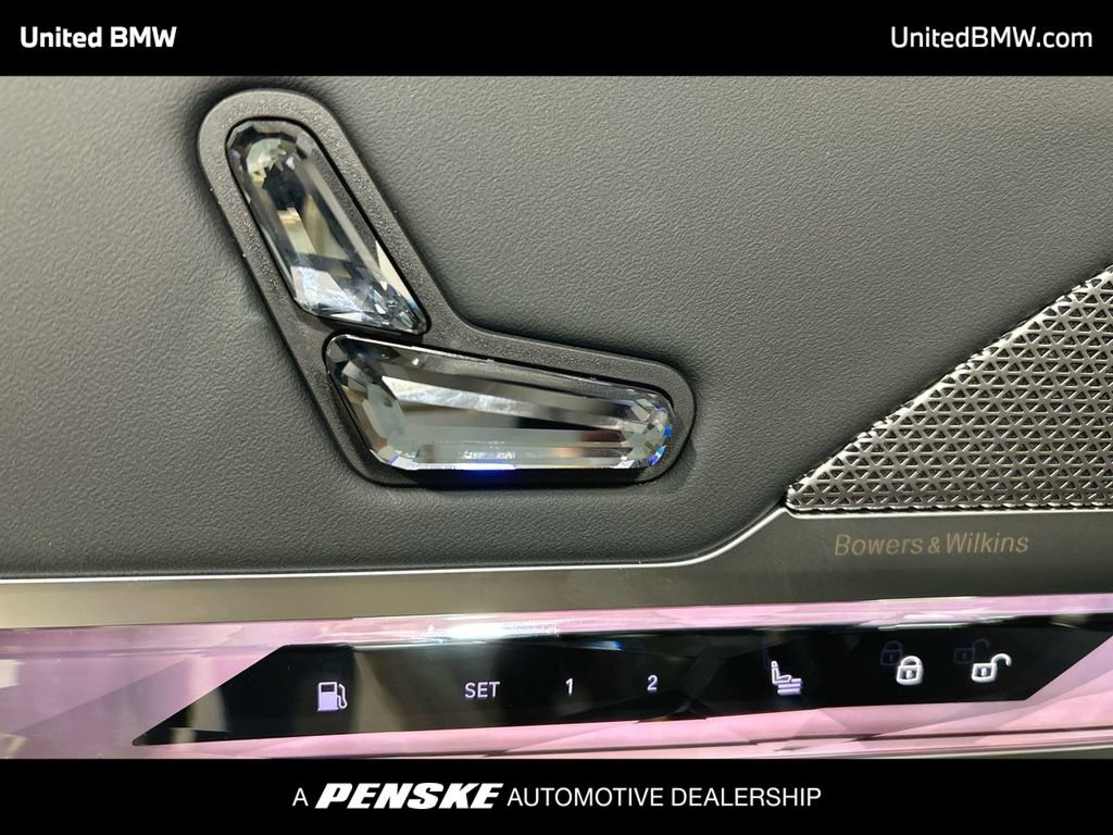 New 2026 BMW 750e xDrive w/ Premium Package image 12