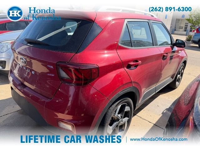 Used 2022 Hyundai Venue Limited w/ Cargo Package FWD image 2