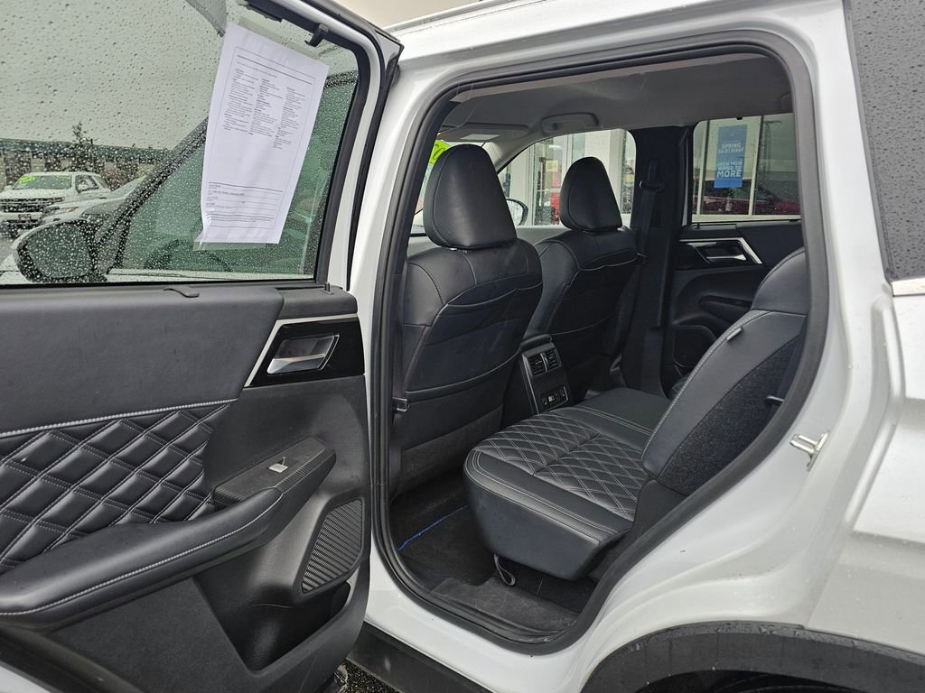 Used 2024 Mitsubishi Outlander SEL image 12