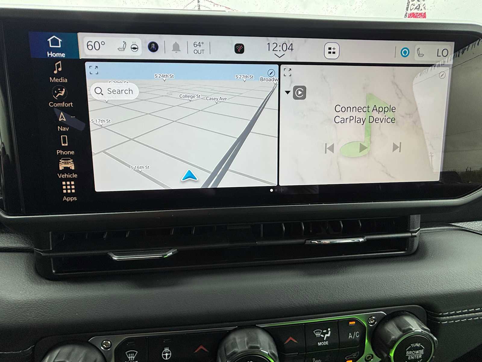 Used 2025 Jeep Wrangler Sahara image 29