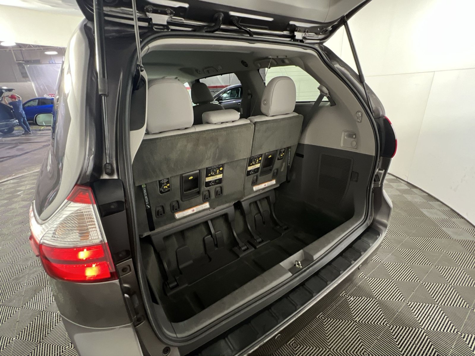 Used 2017 Toyota Sienna XLE w/ XLE Navigation Package AWD/4WD image 28