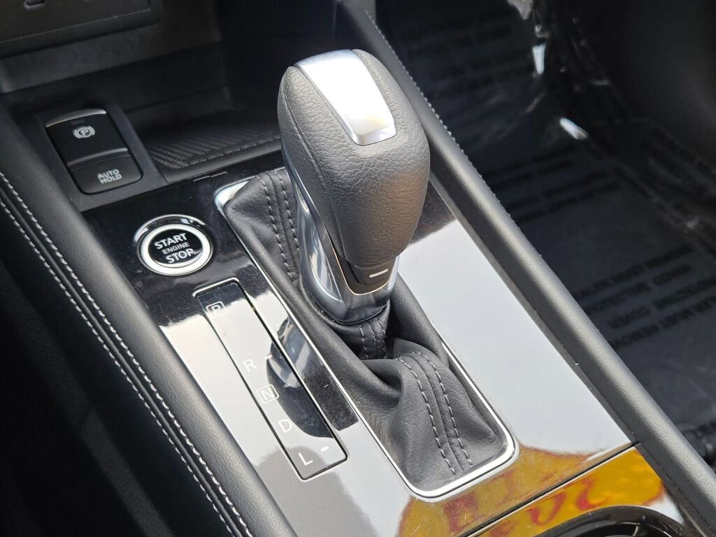 Used 2024 Nissan Kicks SR w/ SR Premium Package image 27