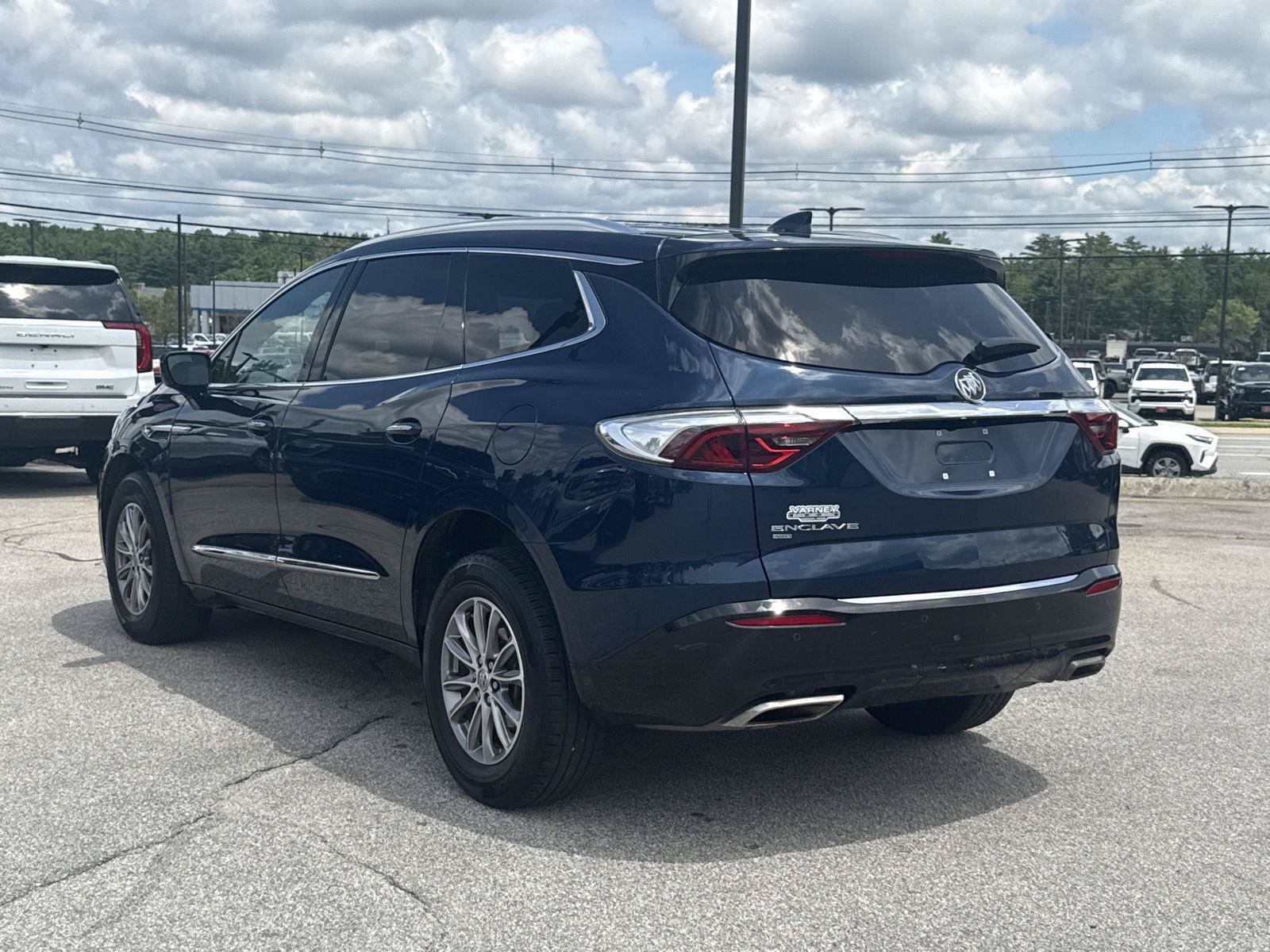 Used 2023 Buick Enclave Essence AWD/4WD image 6