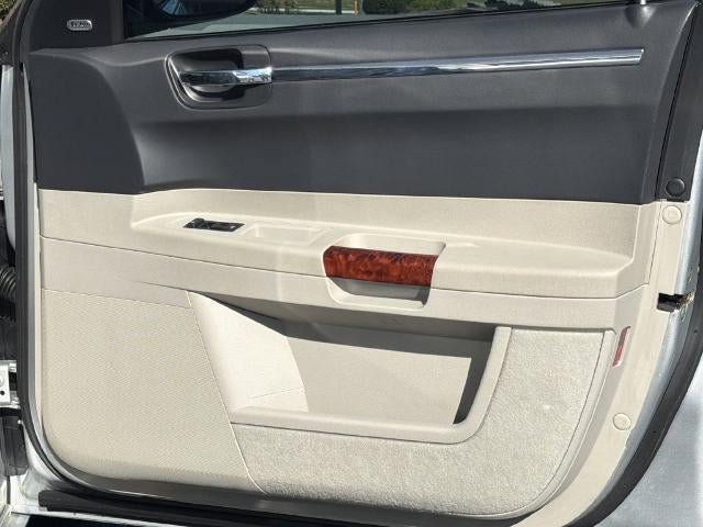 Used 2005 Chrysler 300 C RWD image 14
