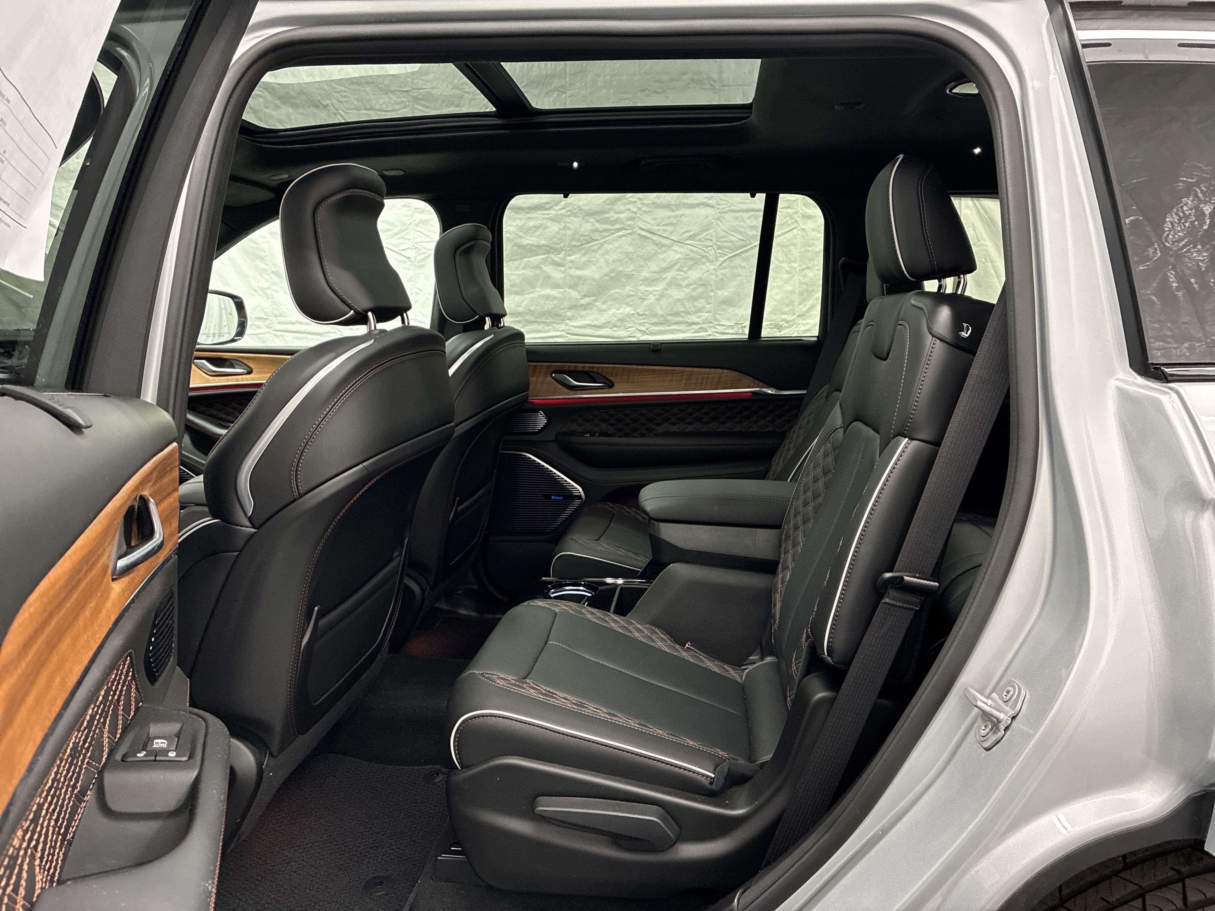 Certified 2025 Jeep Grand Cherokee L Summit AWD/4WD image 12