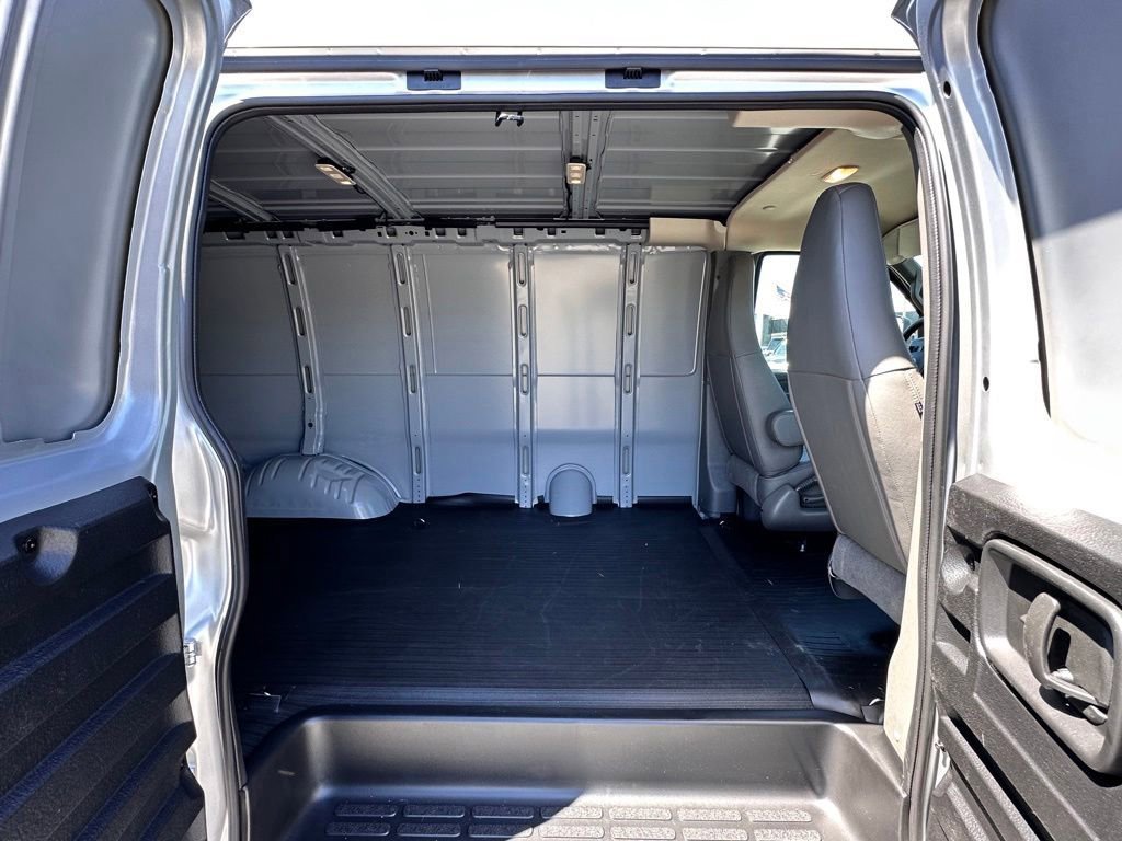 New 2026 GMC Savana 2500 w/ Driver Convenience Package RWD image 24