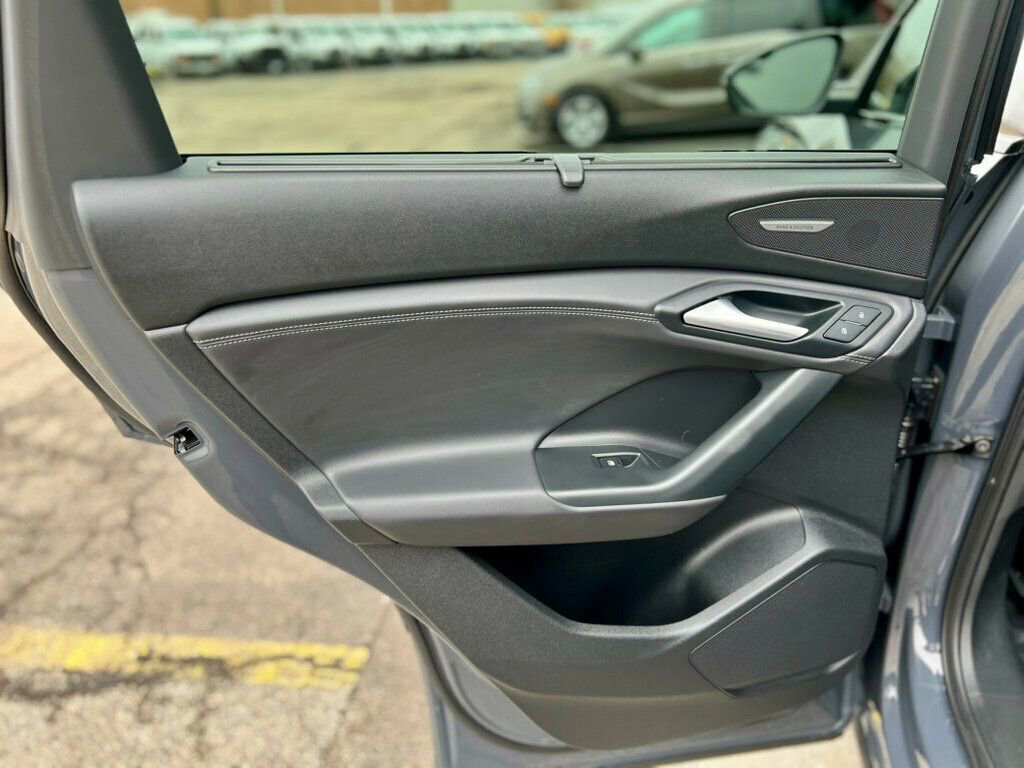 Used 2025 Audi Q6 e-tron Premium Plus w/ Premium Plus image 16