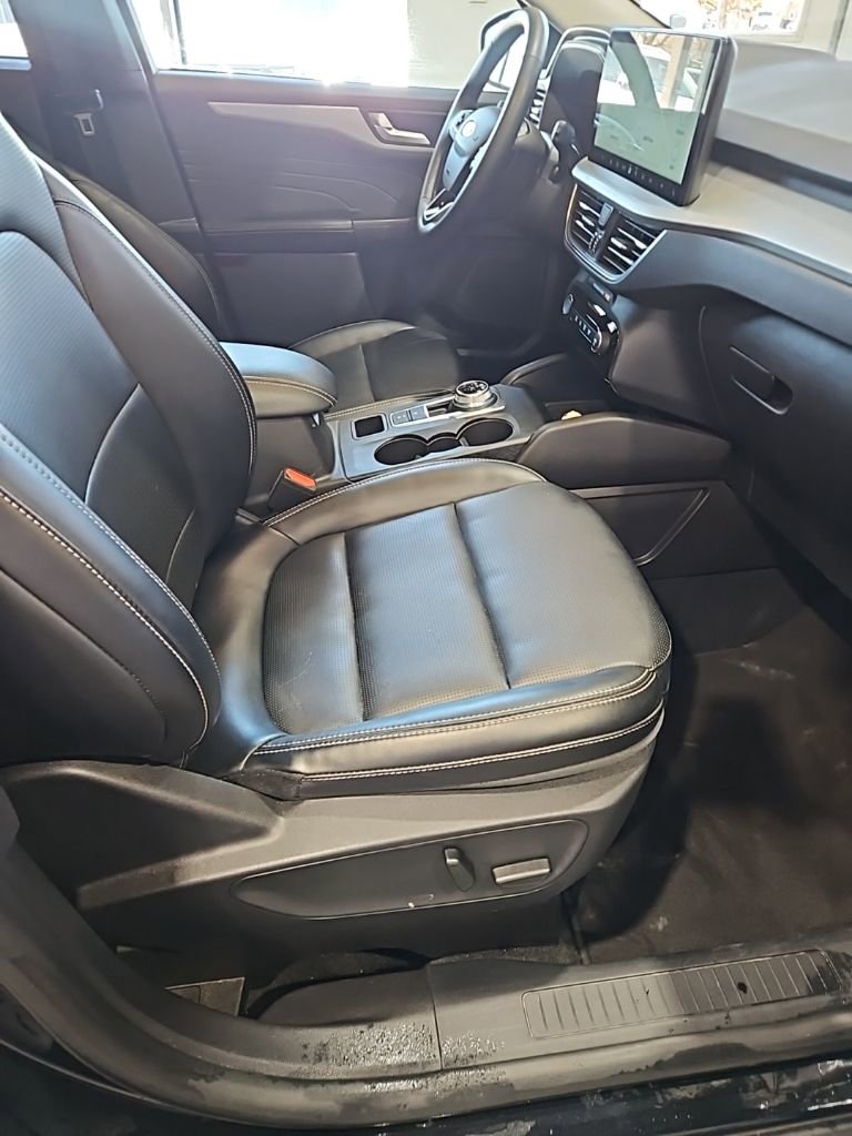 Used 2025 Ford Escape Platinum image 13