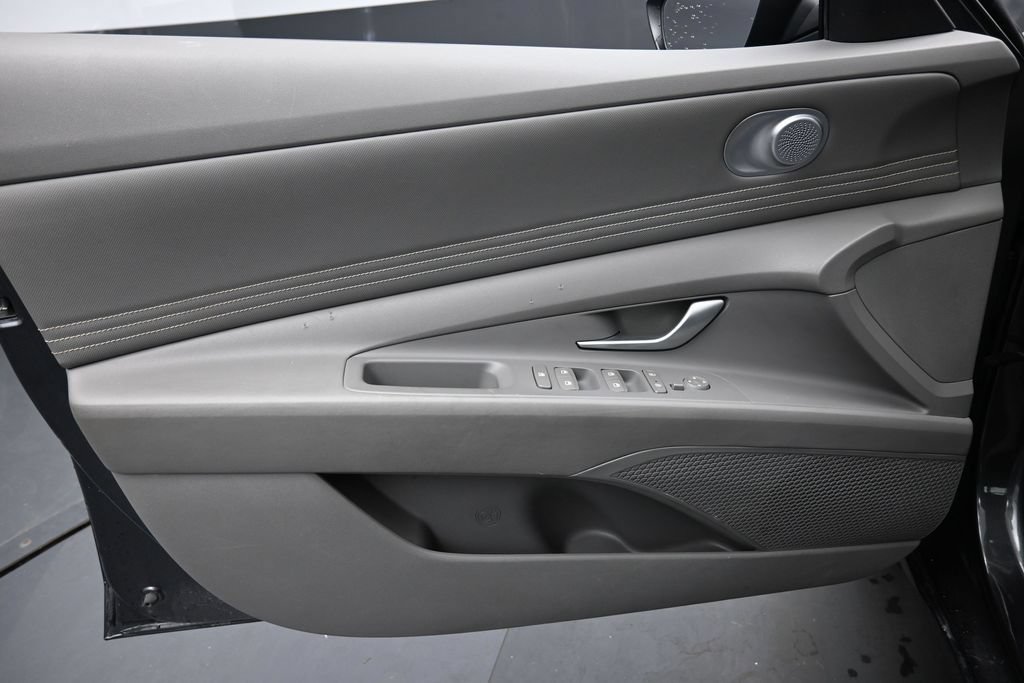 Used 2023 Hyundai Elantra SEL w/ Convenience Package FWD image 23