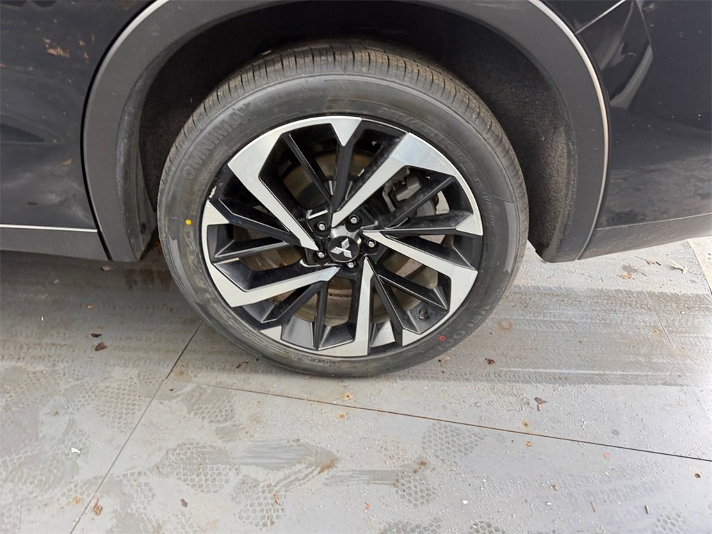 Used 2025 Mitsubishi Outlander SE image 37