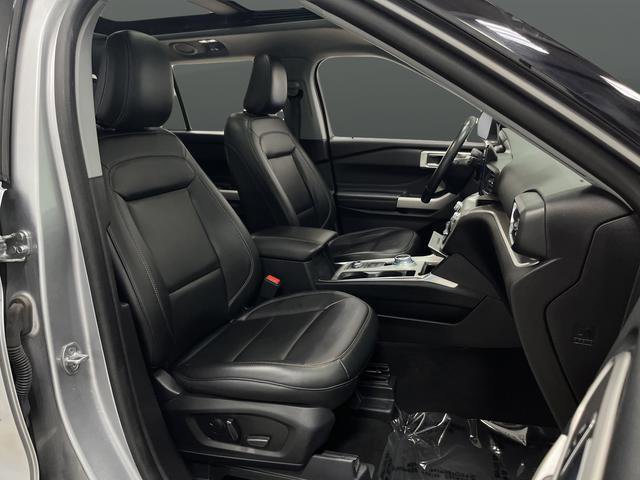 Used 2023 Ford Explorer XLT AWD/4WD image 30