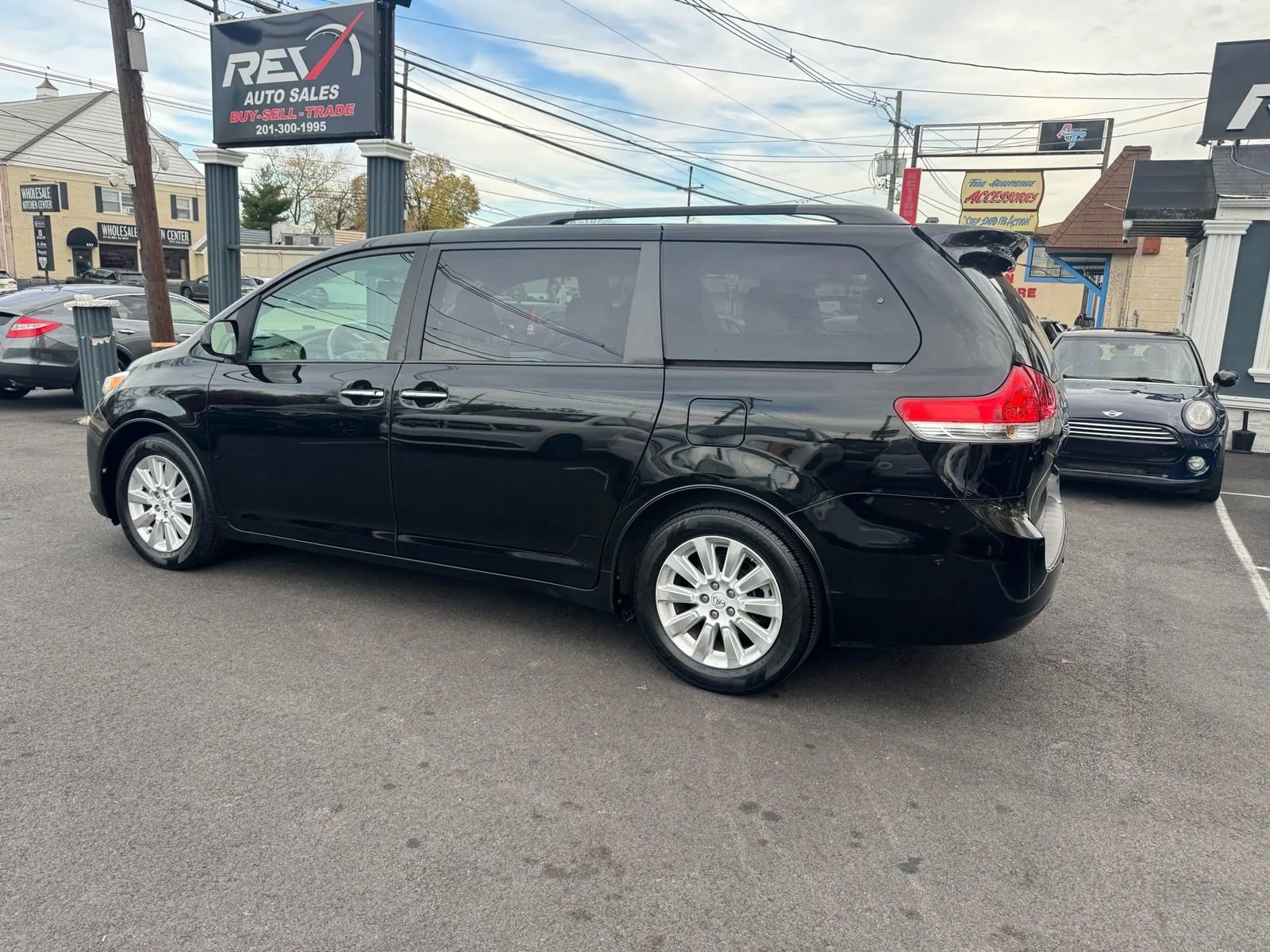 Used 2013 Toyota Sienna Limited image 4