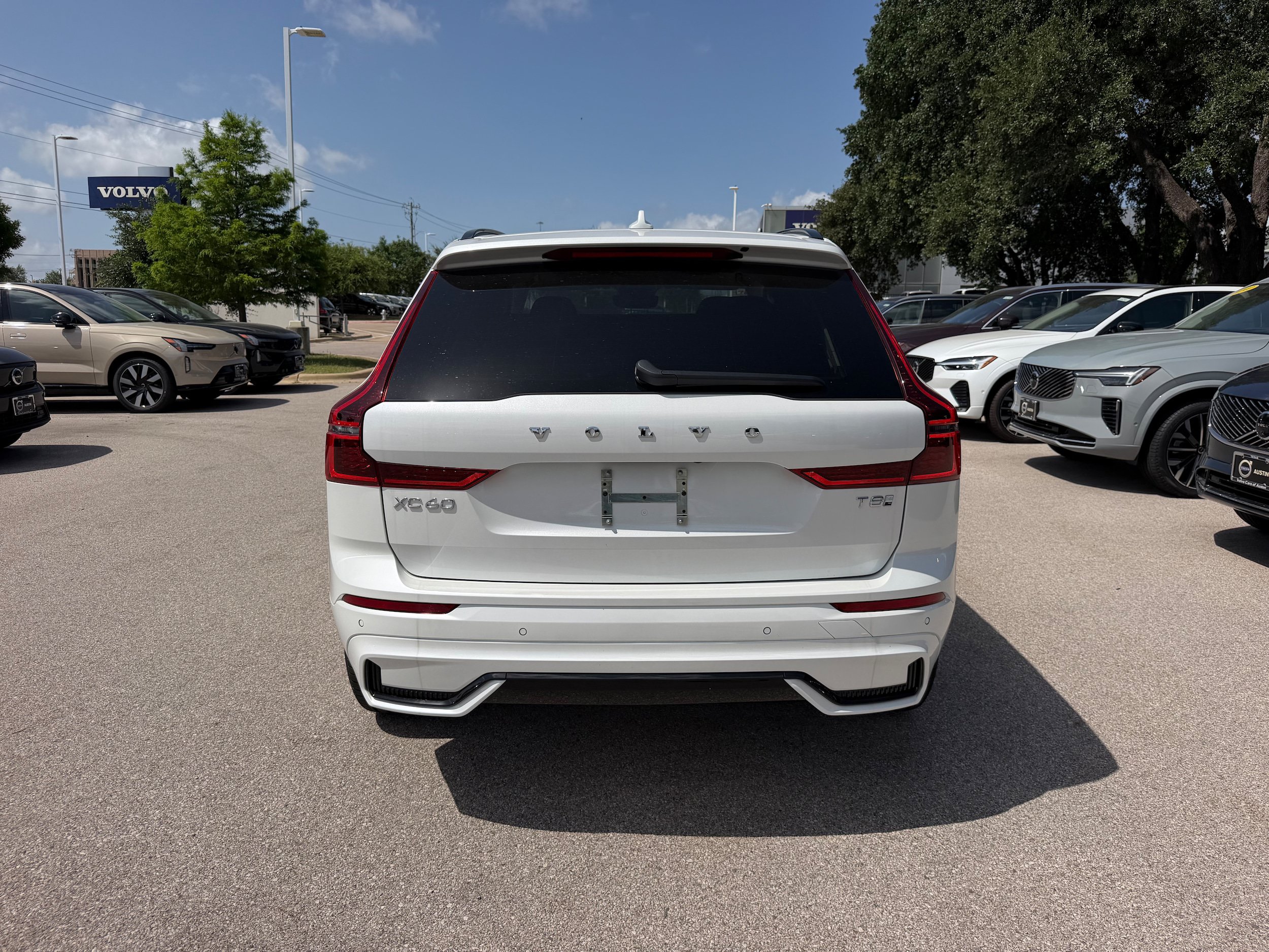 New 2026 Volvo XC60 T8 Plus w/ Climate Package AWD/4WD image 5