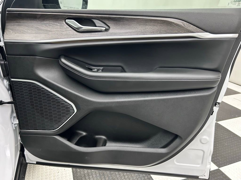 New 2026 Jeep Grand Cherokee Limited w/ Limited Altitude Package image 16