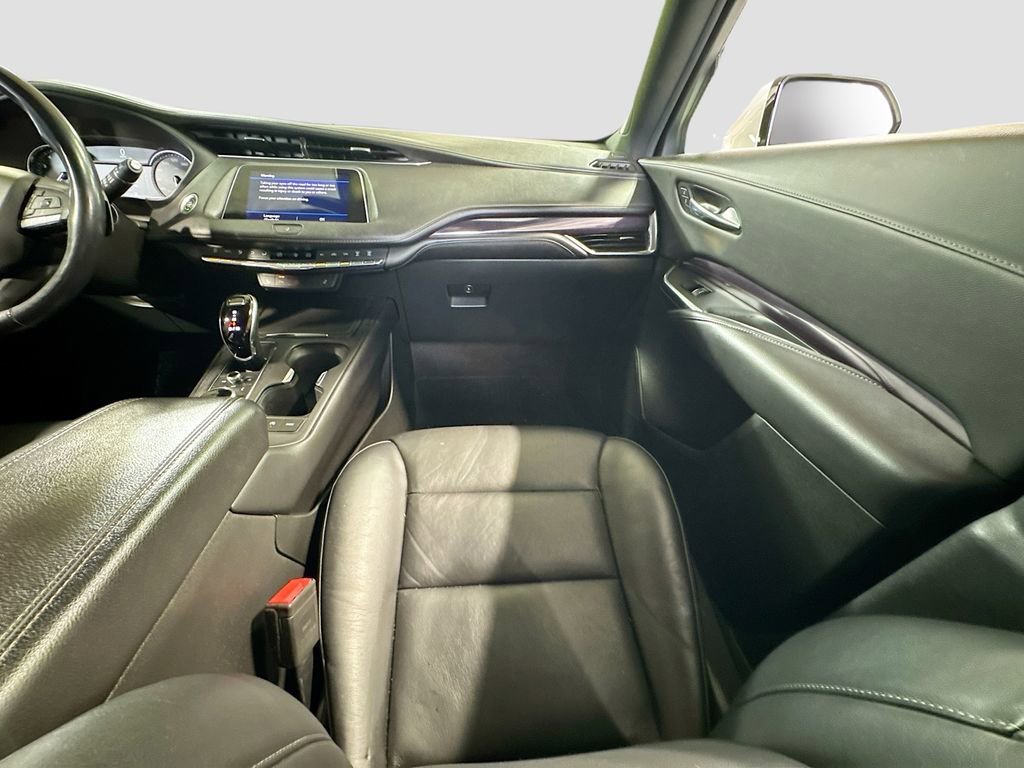 Used 2022 Cadillac XT4 Luxury w/ LPO, ONYX Package AWD/4WD image 16