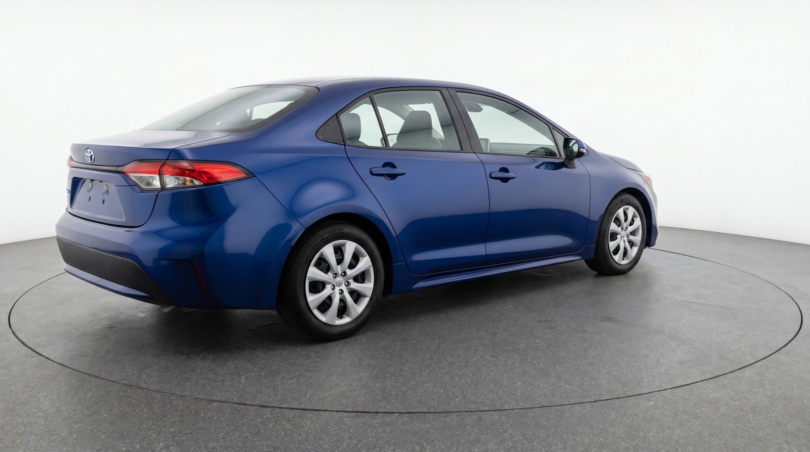 Used 2025 Toyota Corolla LE FWD image 9