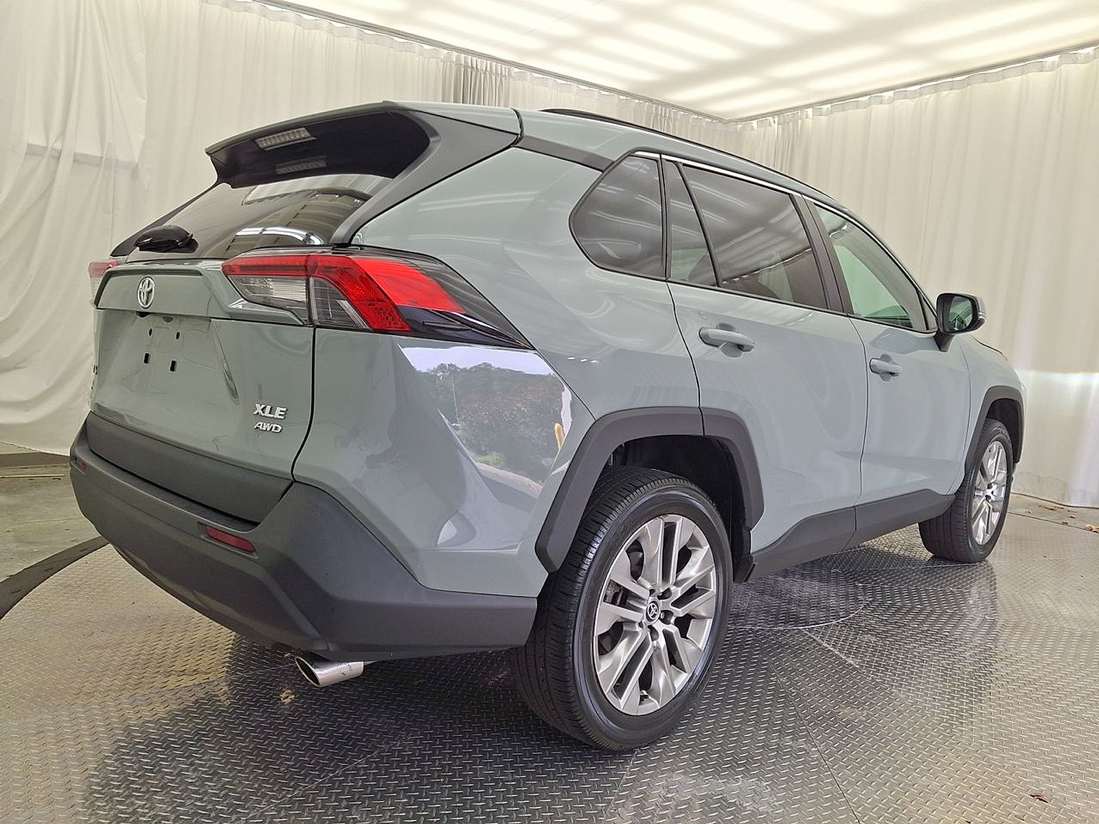 Used 2023 Toyota RAV4 XLE Premium AWD/4WD image 29
