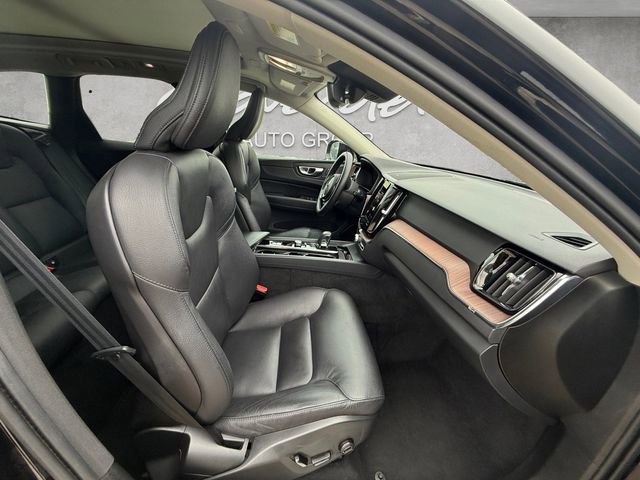 Used 2024 Volvo XC60 B5 Plus AWD/4WD image 24