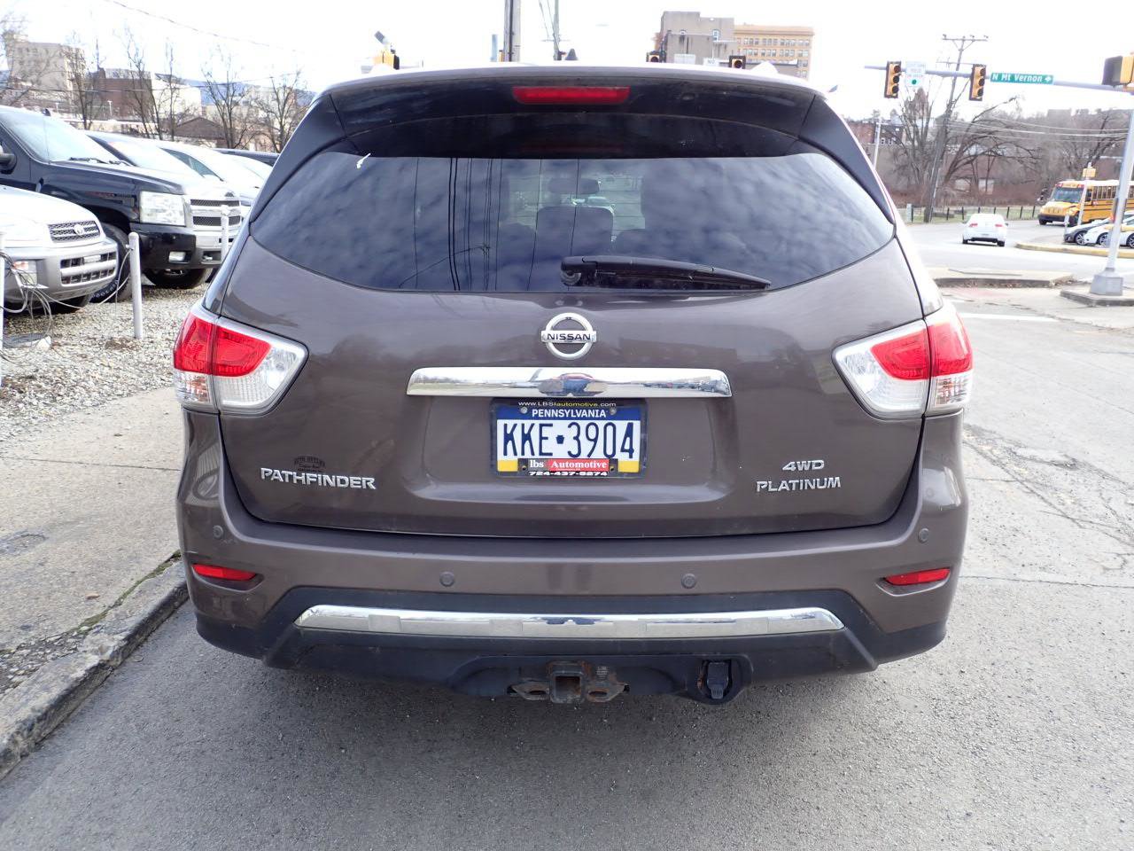 Used 2015 Nissan Pathfinder Platinum w/ Family Entertainment Package image 3