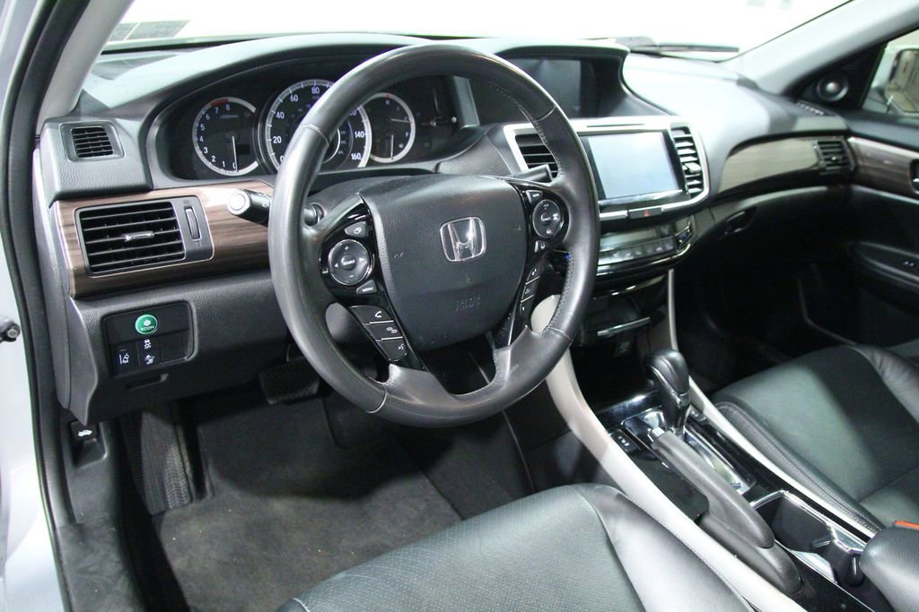 Used 2017 Honda Accord EX-L image 5