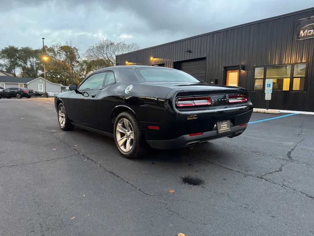 Used 2016 Dodge Challenger SXT RWD image 2