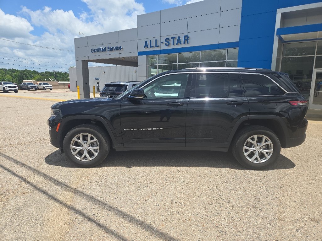 Used 2024 Jeep Grand Cherokee Limited AWD/4WD image 4