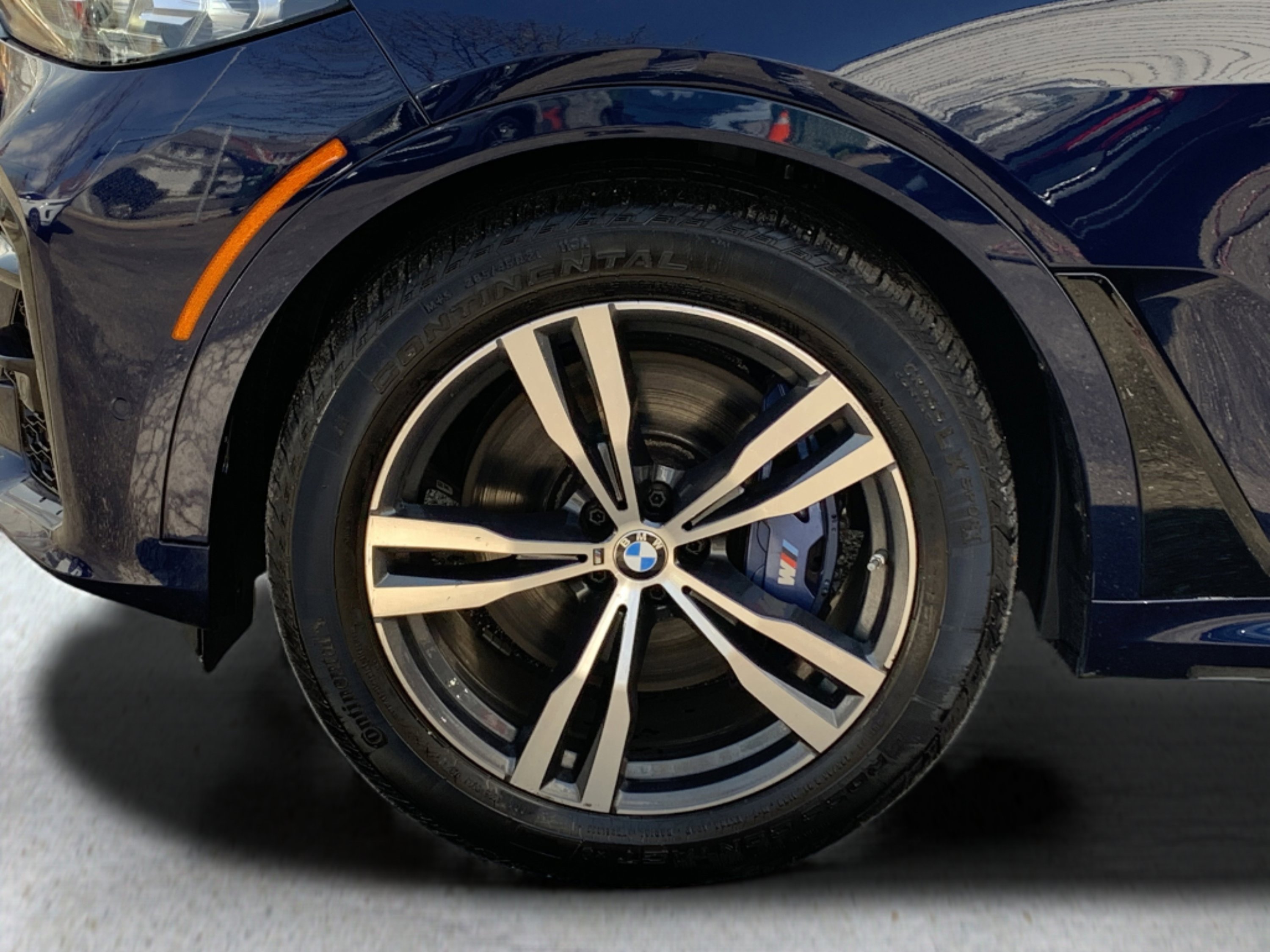 Used 2022 BMW X7 xDrive40i w/ M Sport Package image 13