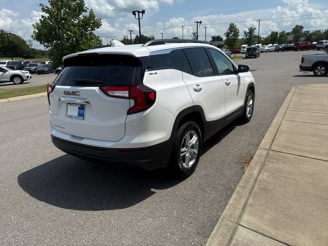 Used 2024 GMC Terrain SLE w/ Driver Convenience Package FWD image 4