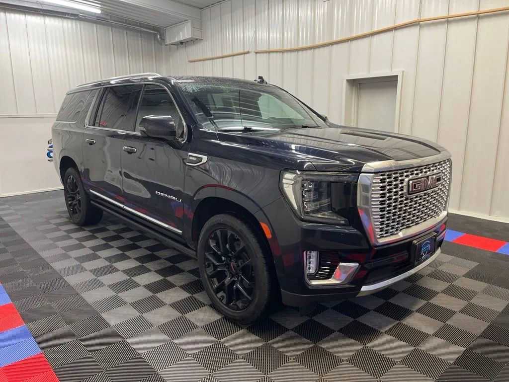 Used 2023 GMC Yukon XL Denali w/ Max Trailering Package AWD/4WD image 2