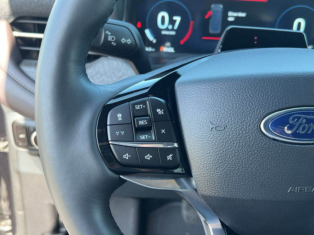 Used 2026 Ford Explorer Platinum AWD/4WD image 32