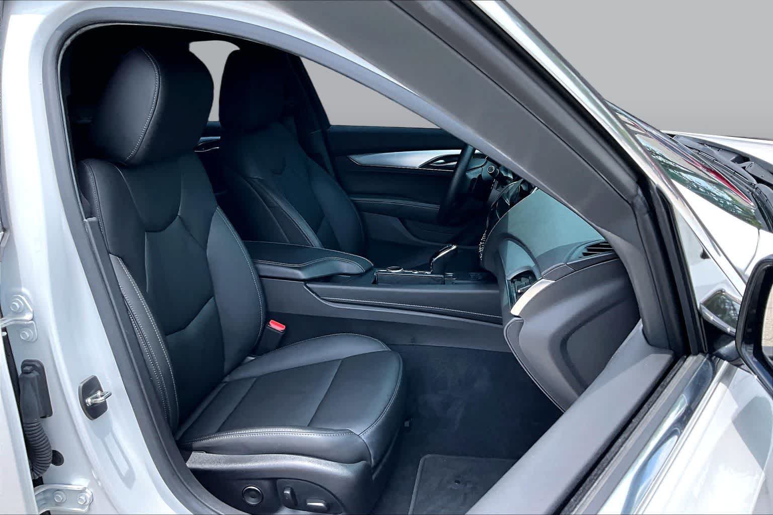 Used 2023 Cadillac CT5 Luxury w/ Cold Weather Package RWD image 9